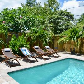 Tropical Retreat Near Beaches, Cruise Terminals, hotel u gradu Merritt Island