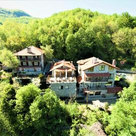 Lydia Lithos Mountain Resort โรงแรมในเมตามอร์ฟอซี