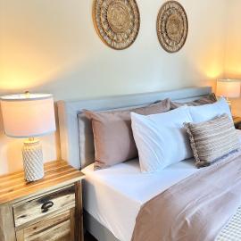 7 Mins drive to Yale, Large fenced yard, hotel en New Haven
