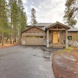 Sunriver Group Getaway: Explore Deschutes Forest!, hotel em Sunriver