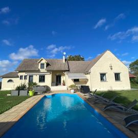 Maison avec piscine, sauna, salle de cinéma