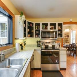 Charming Bangor Home w/ Deck < 1 Mi to Downtown, hotel di Bangor