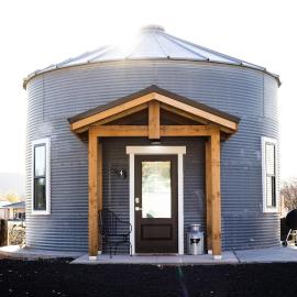 Unique Silo Honeymoon Suite/ Soaker Tub/ Sleeps 4, hotelli kohteessa La Verkin
