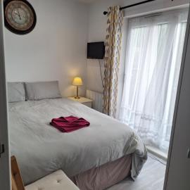 Deluxe Double room only for one adult, Hotel in Northolt