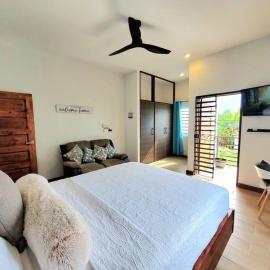 'The Solace' New Luxury Modern 1Bed 1Bath Apt., hotel a Portmore