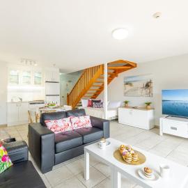 Bay Breeze Apartment, 29 1 Trafalgar Street - Air conditioned unit with Linen supplied, complex pool and spa, hotel in Nelson Bay