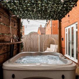 Spacious and Stylish House in Prime Location with HotTub, hotel in Southampton