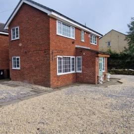 3-Bed Detached House Private Drive for Two Cars, hotel a Farsley