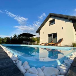 Domek Viking z prywatnym ogrzewanym basenem sauną oraz balią z jacuzzi, hotell sihtkohas Gródek Nad Dunajcem