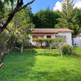 Chalet da Eirinha, hotel in Furnas