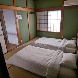 KIX House Waraku III 和楽三号館, hotel in Izumi-Sano