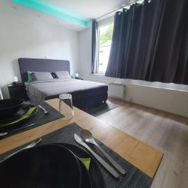 Le Cosy - Queen-size, full équipé, wifi, parking, hotell i Namur