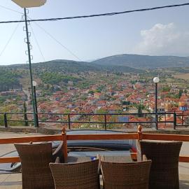 Zorbas House: Dhesfína şehrinde bir otel