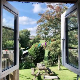 Cosy Cabins without hot tub - Greenway Farm, Drybrook, Forest of Dean, hotel in Drybrook