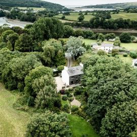 Panteg - a gorgeous retreat near the coast for 10