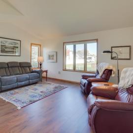5 Mi to Dtwn: Pet-Friendly 'Wheatland Twin' Home!, khách sạn ở Fargo