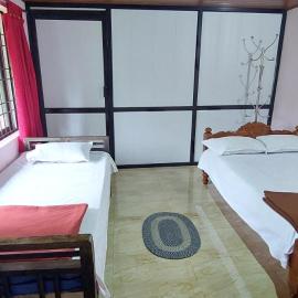 Skanda home stay, hotel i Padakal