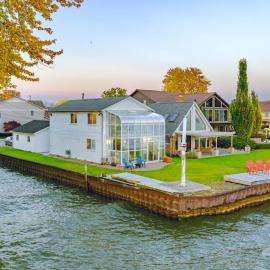 Enjoy Our Lakefront Paradise, hotel a Clinton