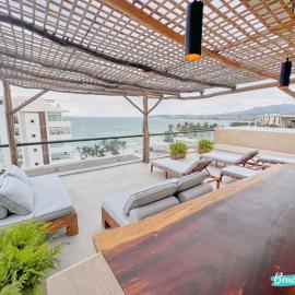 Arenka - 2BR w Private Pool & Sunset Rooftop、ブセリアスのホテル