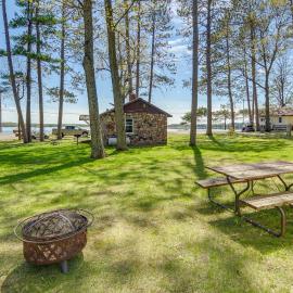 Rustic Cabin w/ Fire Pit, Steps to Sand Lake!, hotel in Northwoods Beach