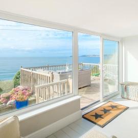 Mesmerising sea views - Penrose - above the beach Cornwall.