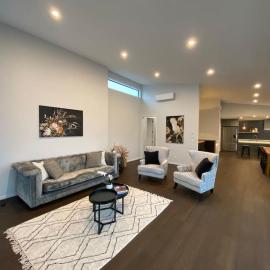 Luxury Escape in CBD - Walking Distance To Town