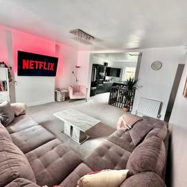 Spacious Modern Duplex Apartment, hotel in Rochdale
