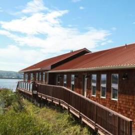 2BR Astoria Escape Surrounded by Water Views