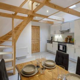 Exklusives Tiny House in Elbnähe、ブクステフーデのホテル