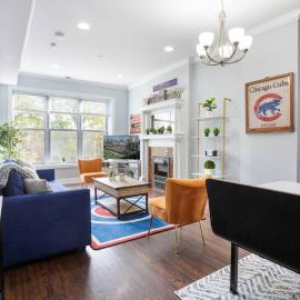 Game Day Getaway - 3BR in Vibrant Wrigleyville