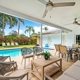 Spacious 4BR/3BA pool home, stylishly decorated – hotel w mieście Plantation