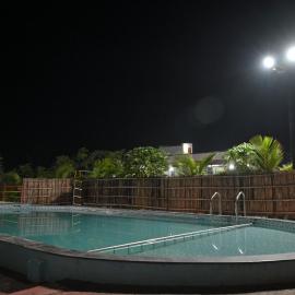 Apna Farmhouse - Private Villa with Pool & Play area - Near Fort -15 min to Ellora Caves, hotel in Daulatābād