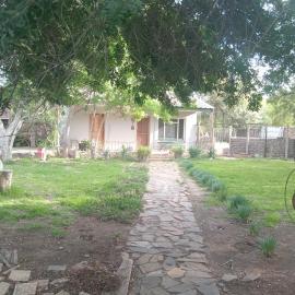Royal Karoo Cottage، فندق في بوفورت ويست