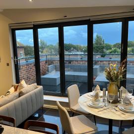 Stunning Luxury 3 Bed Penthouse Sleeps 2 to 6, khách sạn ở Hythe