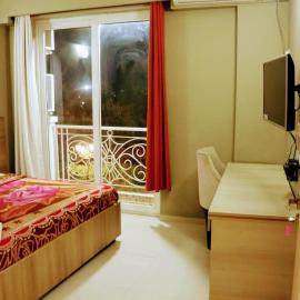 Sridham Holiday Vrindavan, hotel in Vrindāvan