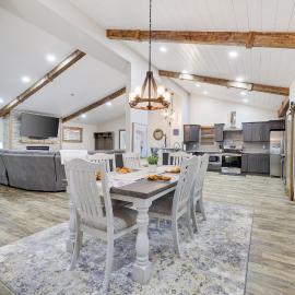 Whiskey Pines Retreat! Single Level Home, Outdoor Firepit, AC, BBQ! Sleeps 9 in Lake Harmony!, hotel em Lake Harmony