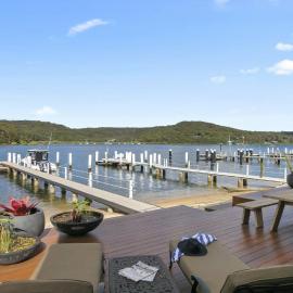 Riptides Booker Bay -Waterfront apartment, walk to shops & cafes