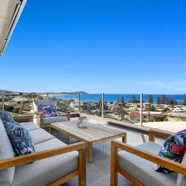 Amazing Views and Short Walk To Beach, Hotel in Terrigal