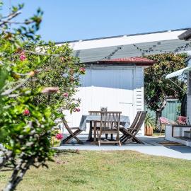 Bangalow Beach House - Ettalong, pet friendly, walk to beach,shops,cafes