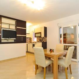 Holiday home Tomislav for 12 guests near the beach