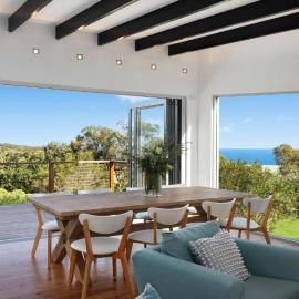 Newly Furnished, With Ocean Views, hotelli kohteessa Killcare