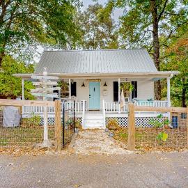Cozy Blue Ridge Cottage, Close to Hiking!, hotel en Gowensville