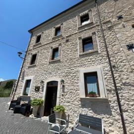 La Locanda delle Streghe - Relais Ristorante, hotel v destinácii Castel del Monte