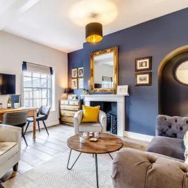 Central Bakewell Duplex Apartment For 4 & Parking, hotel em Bakewell