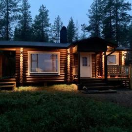 Kaupinmaja, Ylläs, Äkäslompolo, Lapland - Log Cabin with Lake and Fell Scenery