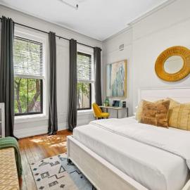 Spacious 3-Bed Brownstone near Columbia Uni, hotel in New York