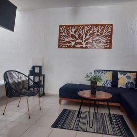 Casa en Puesta del Sol/Excelente Ubicación/2 Hab/Wifi/Netflix/Super comoda, hotel em Mérida