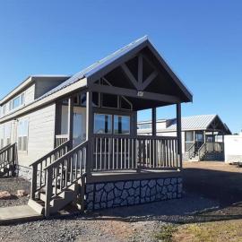 065 Star Gazing Tiny Home nr Grand Canyon South Rim Sleeps 8, hotel din Valle