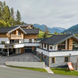 HOLZLODGE DELUXE - Alpine Chalets - Bergblick Radstadt, hotel u gradu Radštat