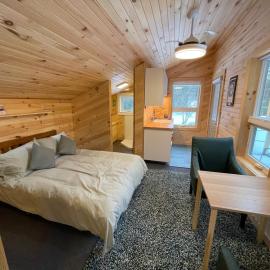 Crossett Hill Lodge، فندق في Duxbury